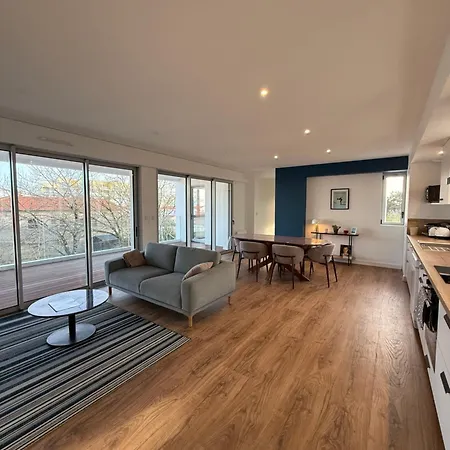 Apartment Avec Terrasse - Proche Et Centre